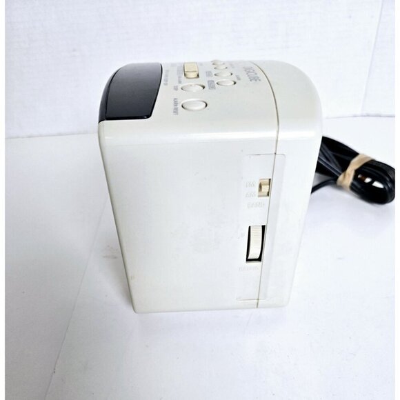Vintage Sony ICF-C150 Digicube Ivory Alarm Clock AM/FM Radio Works Great - Picture 4 of 7